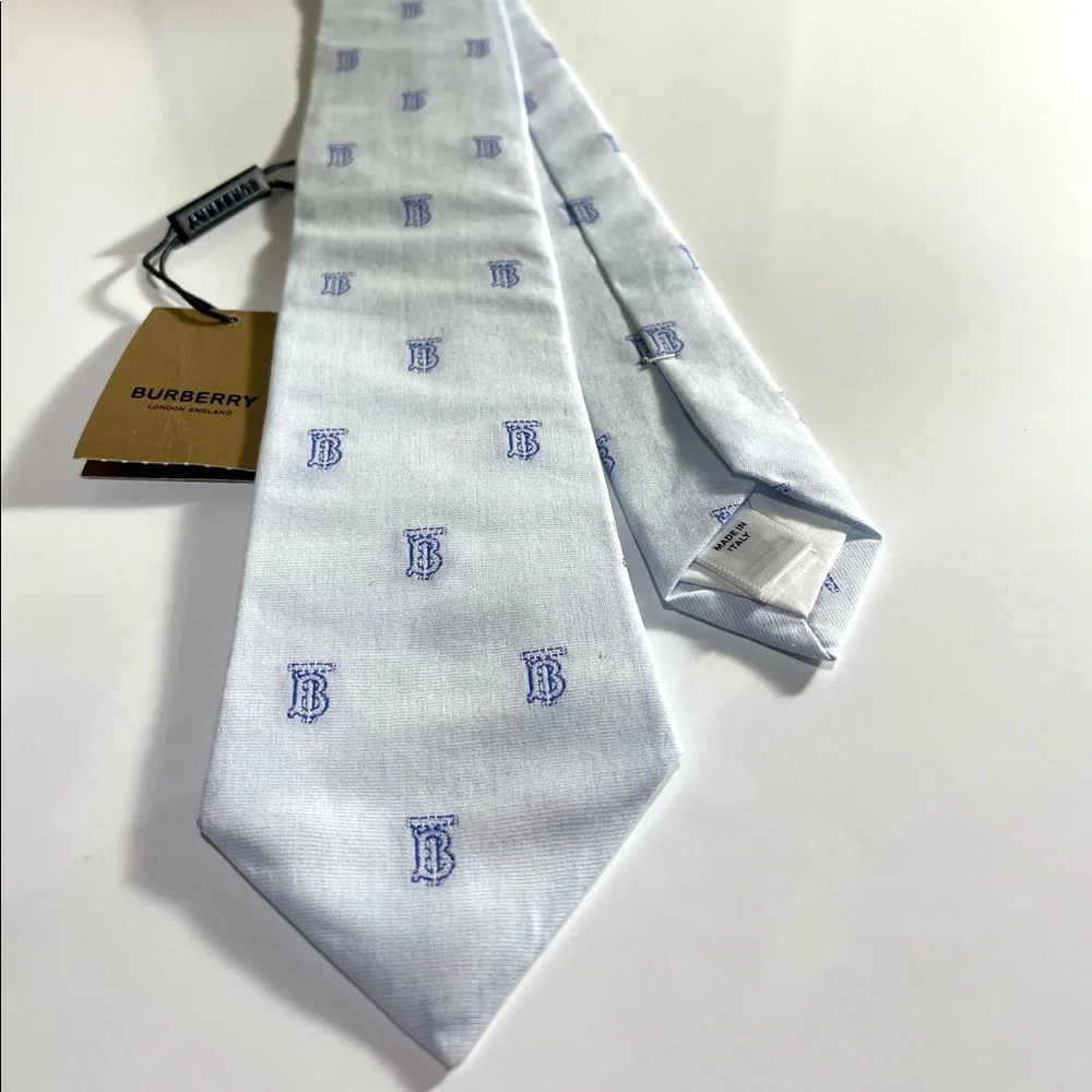 🔥🆕💯ICONIC SEERSUCKER BURBERRY MONOGRAM LIMITED PASTEL BLUE TB MOTIF TIE🔥 - Picture 3 of 12